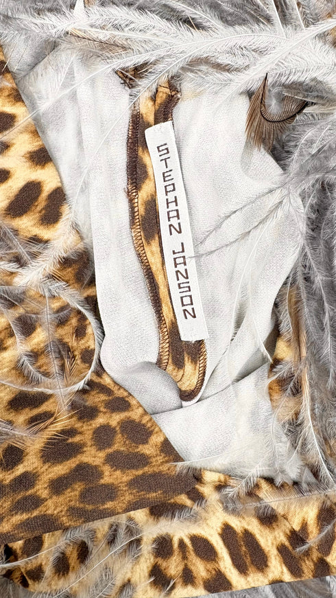 Abito midi animalier e piume