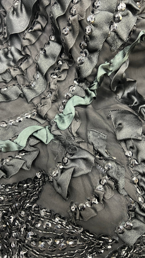 Abito lungo nero ricami e ruche