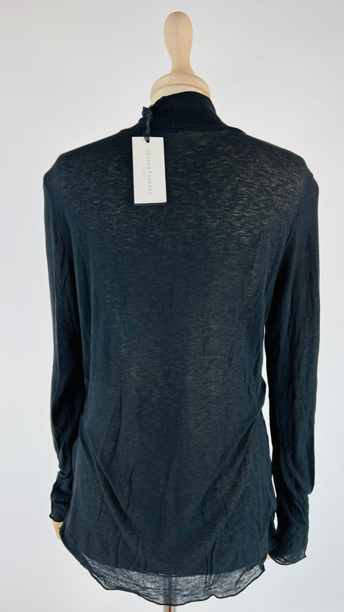 Dolcevita nero con cartellino