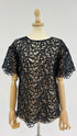 T-shirt traforata con cartellino