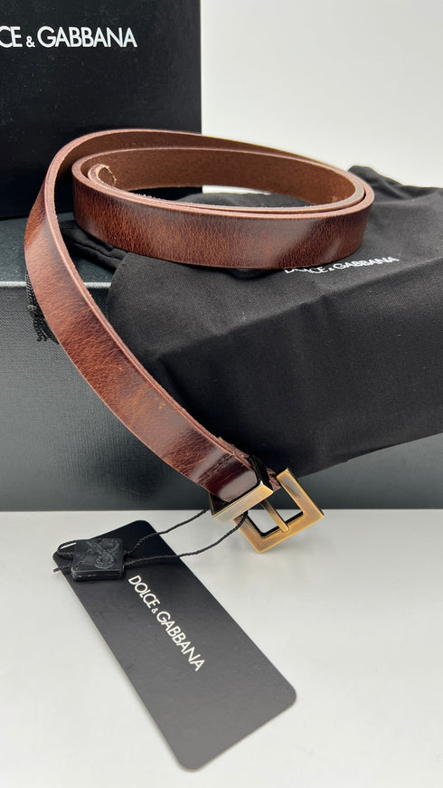 Cintura in cuoio con cartellino