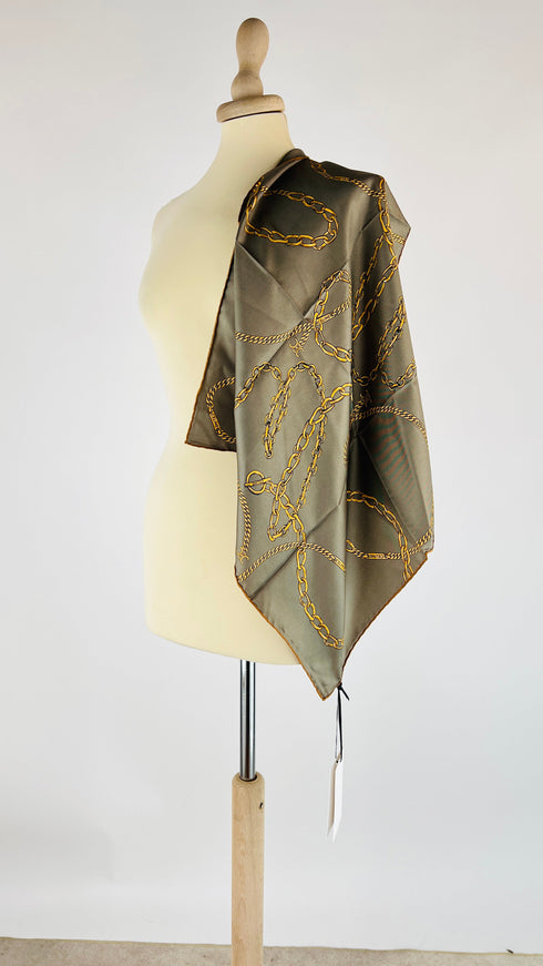 Foulard in seta con cartellino