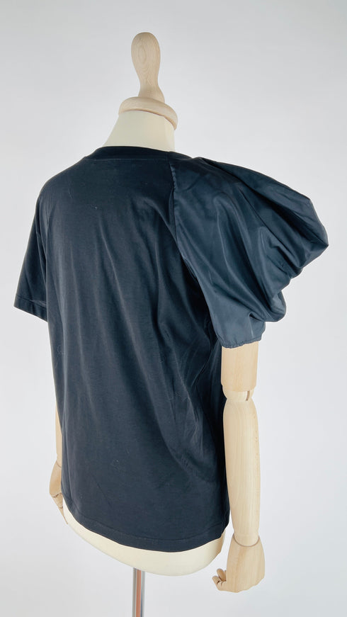 Top nero manica a sbuffo