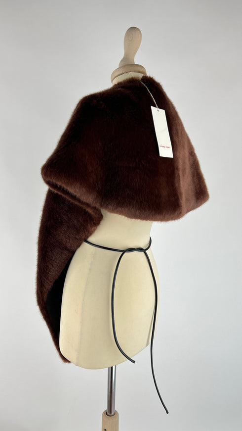 Collo in ecopelliccia con cartellino