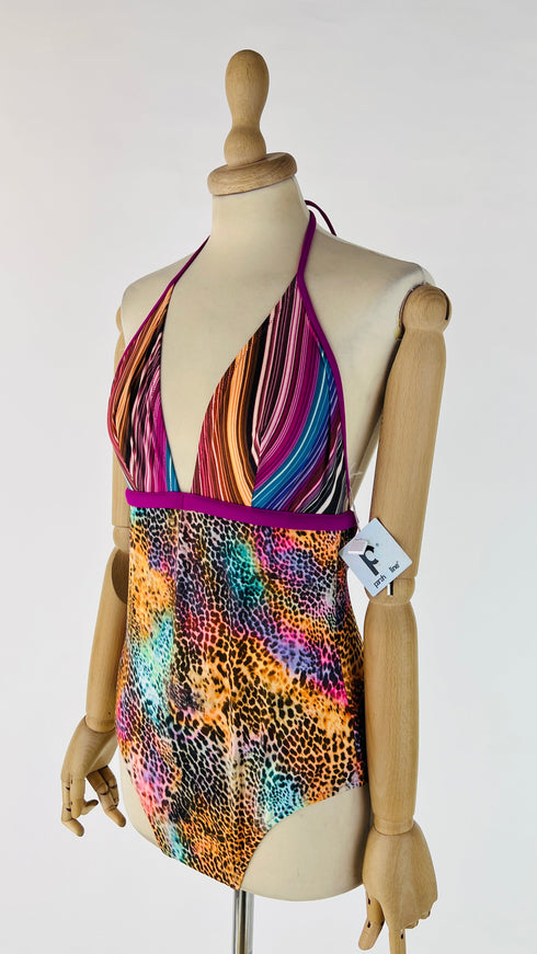 Costume intero con cartellino