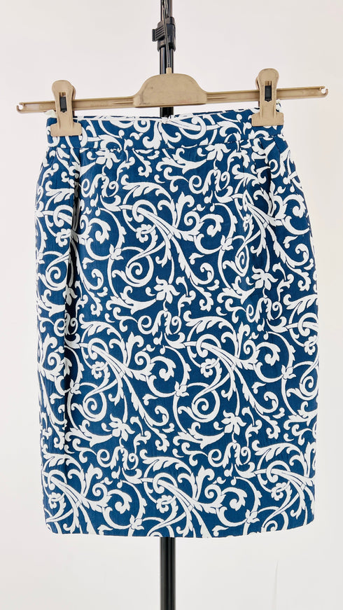 Completo jacquard blu con giacca a peplo