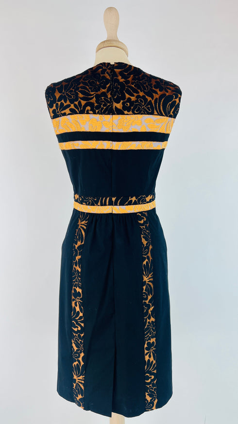 Abito girocollo corto broccato