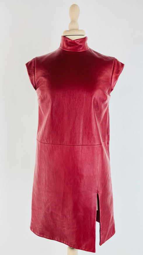 Abito corto smanicato in pelle