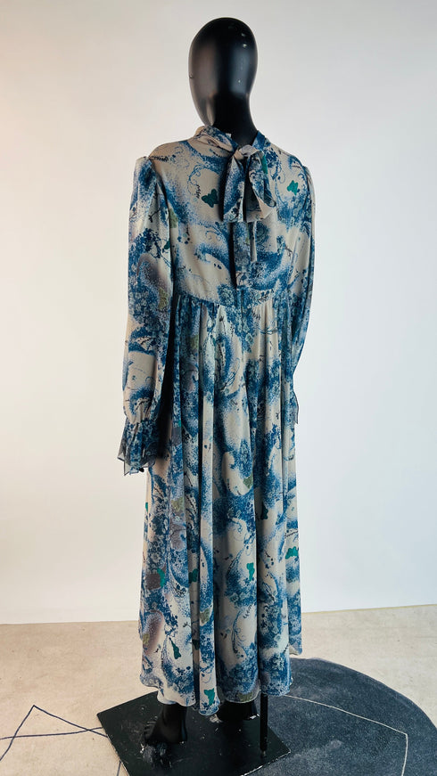 Abito midi collo a fiocco