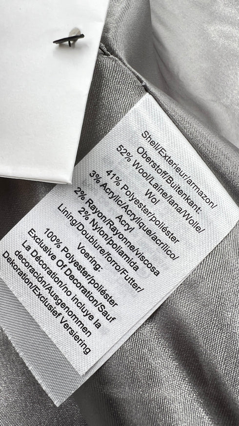 Cappotto con strass e cartellino