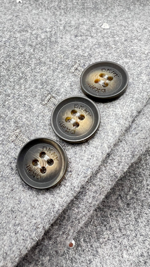 Cappotto con strass e cartellino