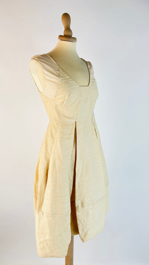 Abito corto scollo squadrato