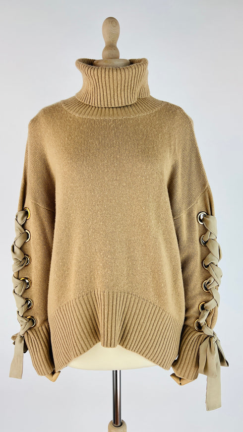 Dolcevita oversized con fiocchi