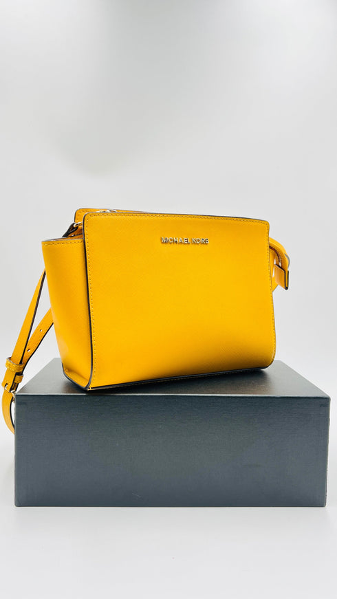 Borsa tracolla in saffiano