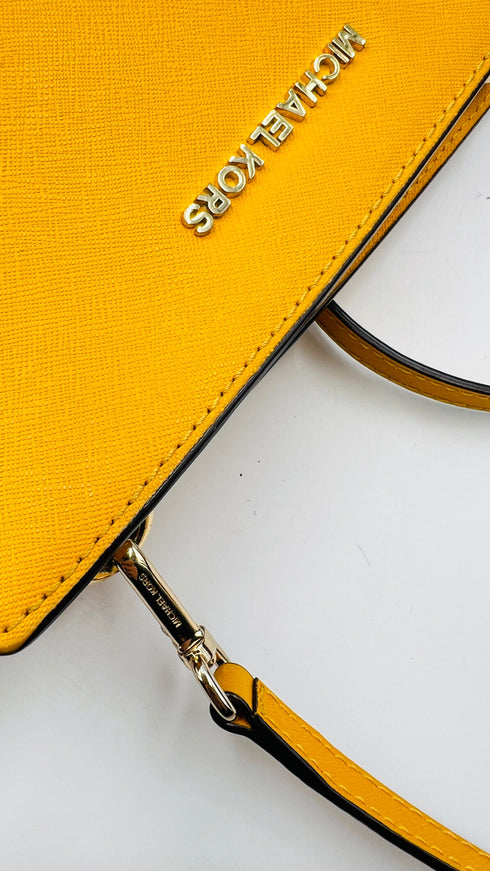 Borsa tracolla in saffiano