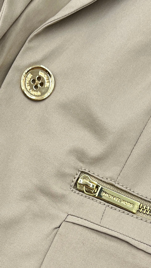 Blazer corto con cartellino