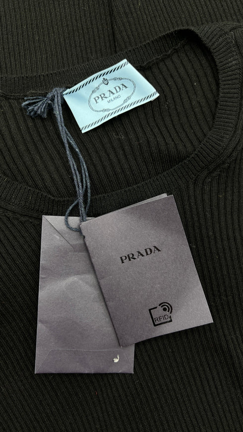 Maglia girocollo con cartellino