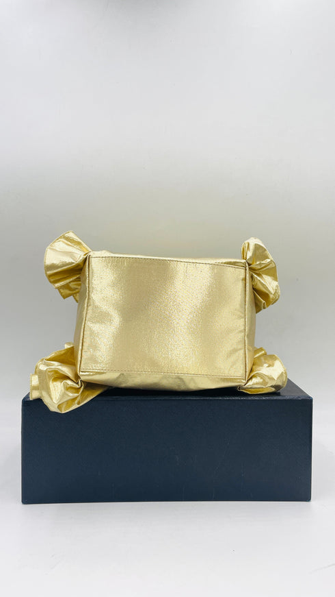 Borsa con rouches dorata