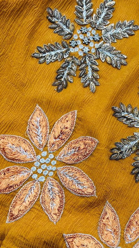 Canotta ricami floreali