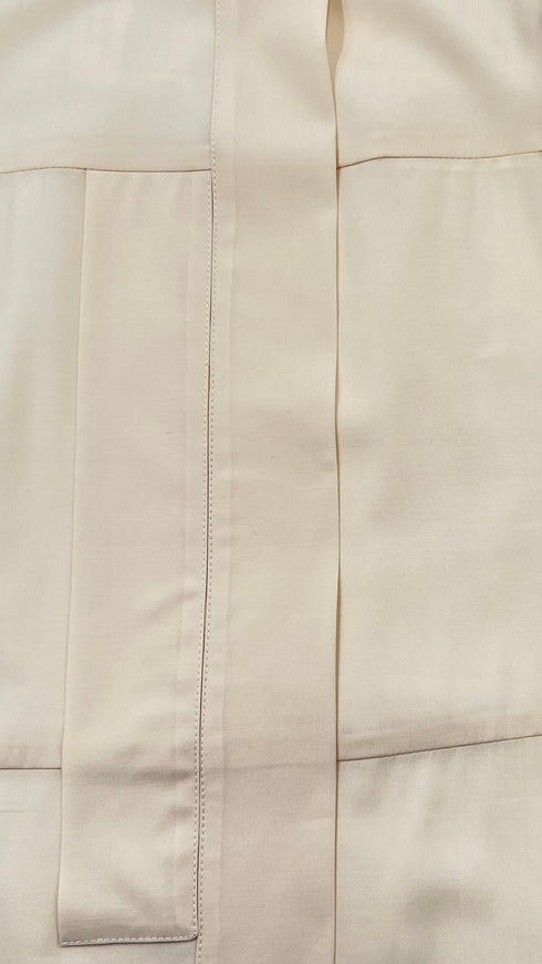 Abito a pannelli con cartellino