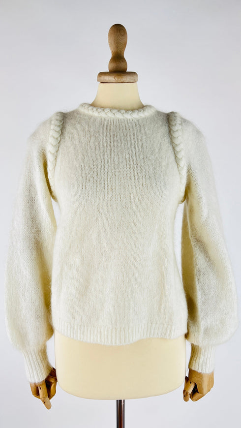 Maglia girocollo con trecce