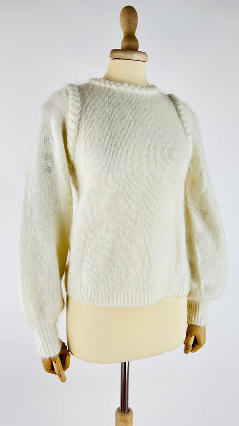 Maglia girocollo con trecce
