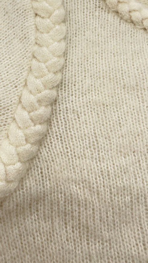 Maglia girocollo con trecce