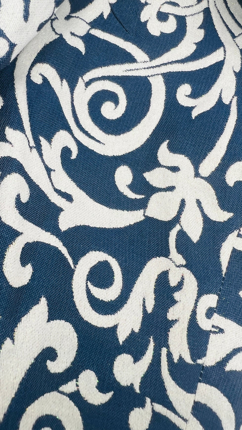 Completo jacquard blu con giacca a peplo