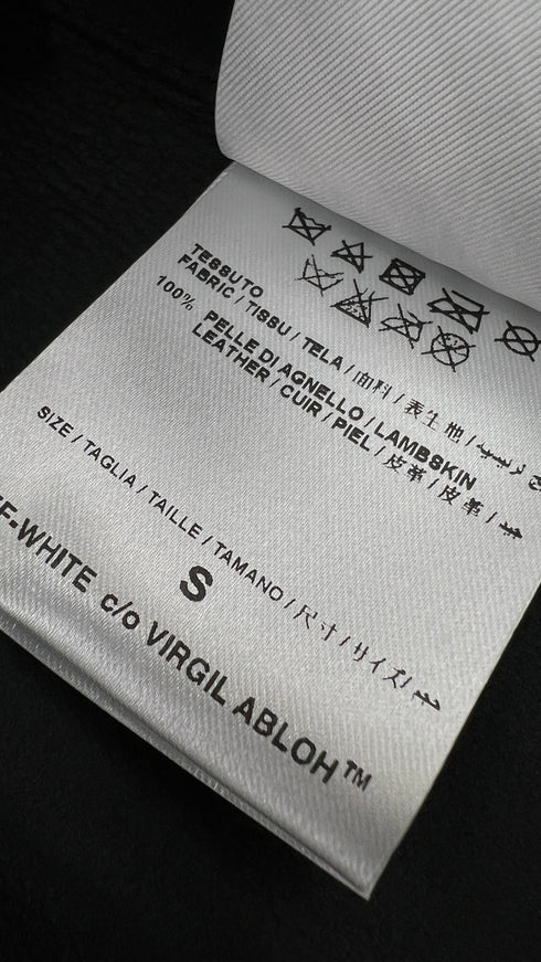 Camicia in pelle con cartellino