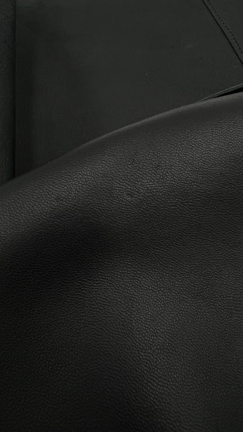 Camicia in pelle con cartellino