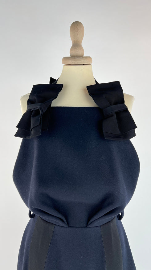 Abito in lana con cartellino