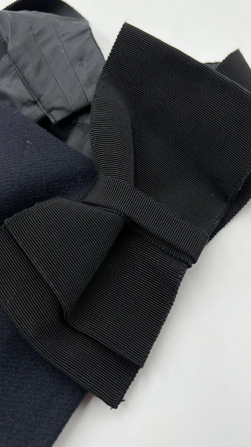 Abito in lana con cartellino