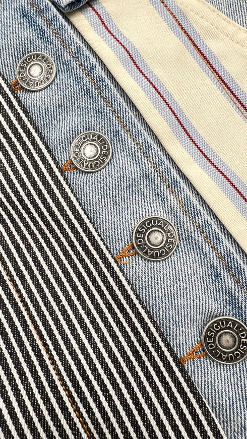 Gilet in denim con cartellino