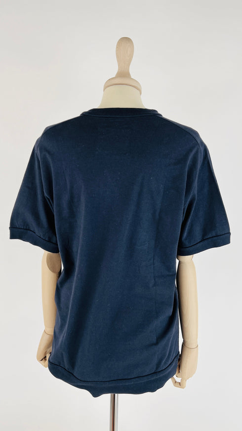 T-shirt blu girocollo con taschino