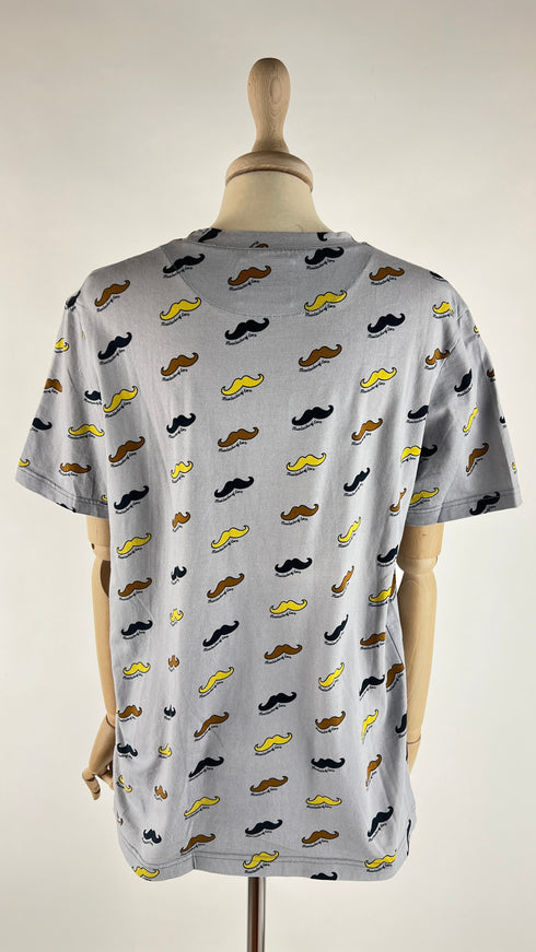 T-shirt con stampa baffi