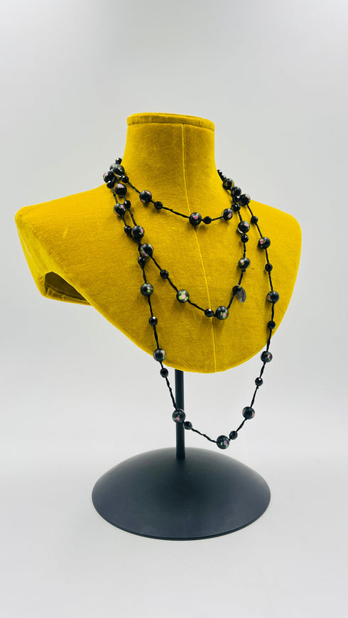 Collana vintage nera con perle dipinte