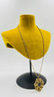 Collana dorata con pendente floreale vintage
