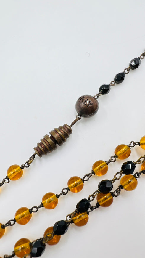 Collana lungai in resina nera e ambra