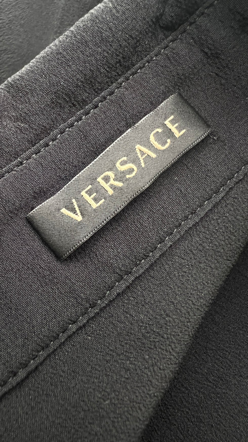 Camicia nera spalle imbottite