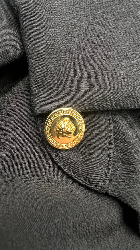 Camicia nera spalle imbottite