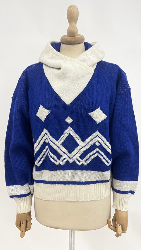 Maglione corto con cappuccio