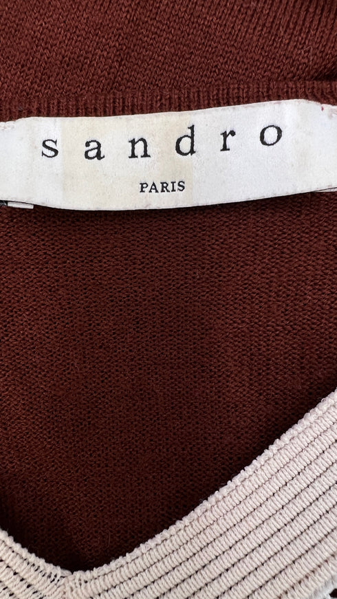 Maglia con collo traforato