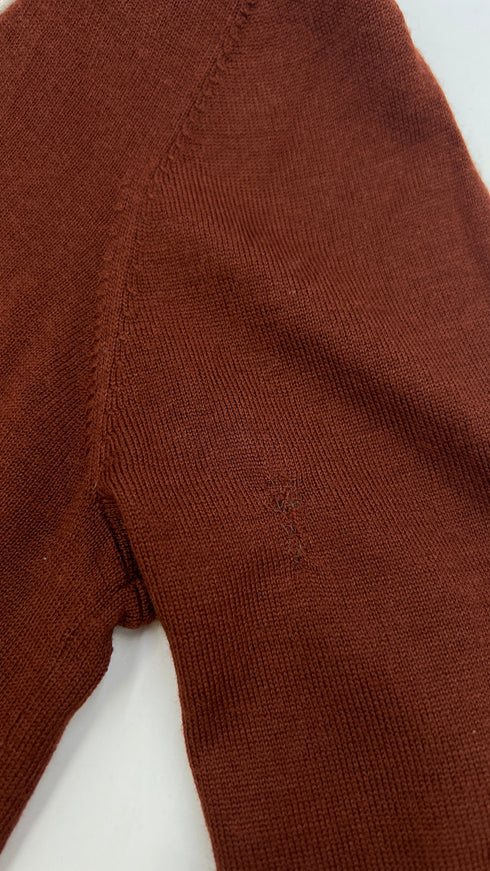 Maglia con collo traforato