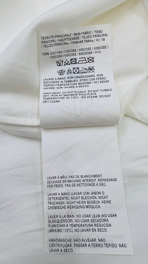 Top scollo V con cartellino