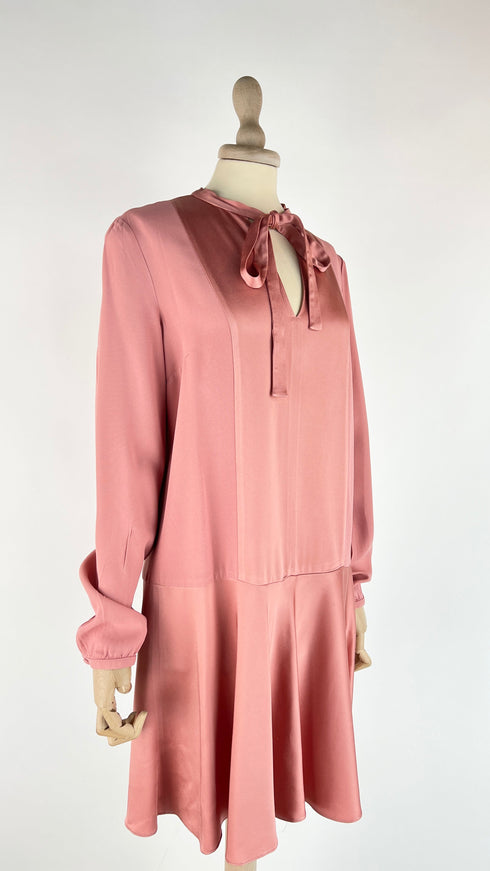 Abito corto scollo a fiocco