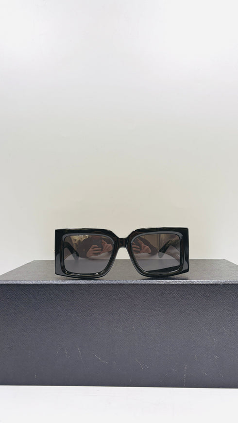 Occhiali da sole squadrati