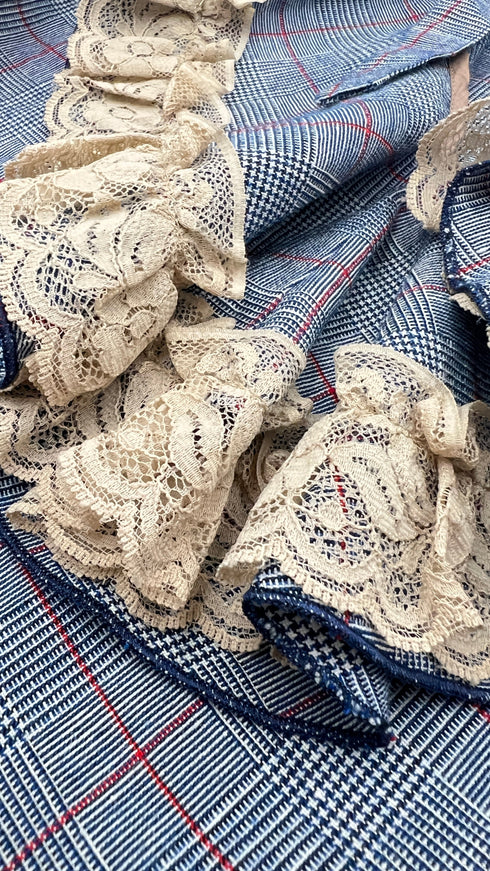 Top smanicato con volant