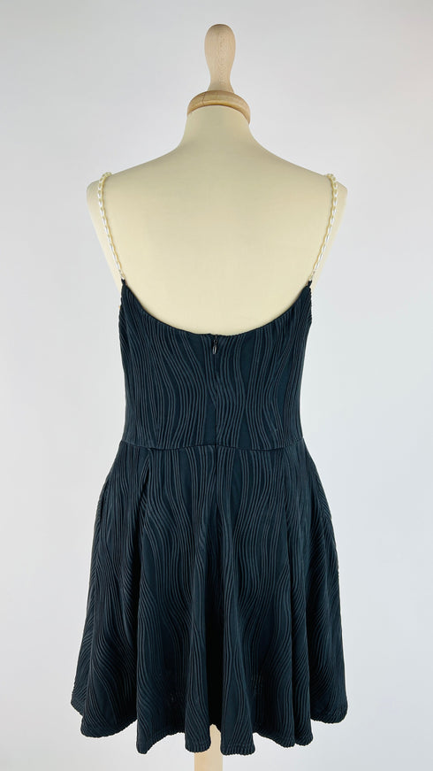 Abito corto nero con perline