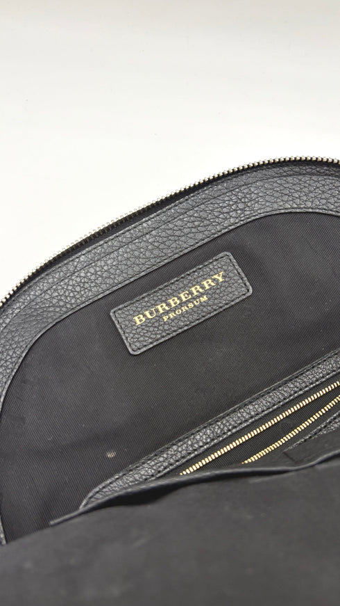 Borsa nera con tracolla