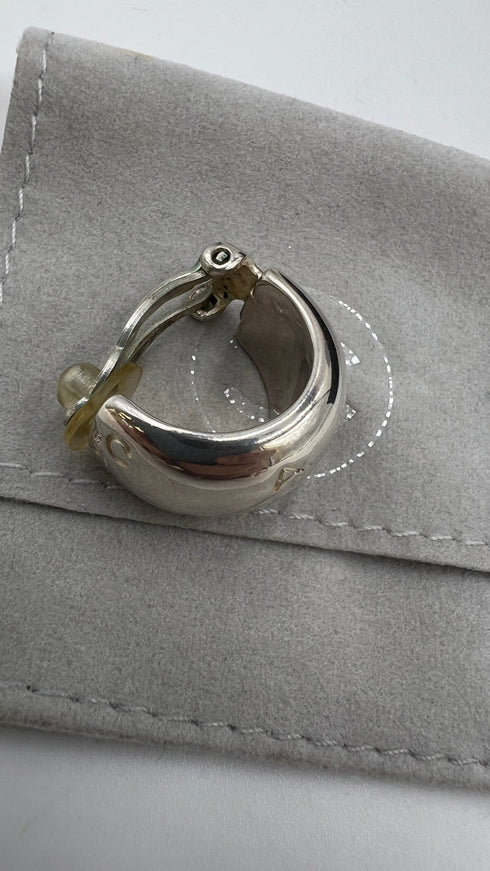Orecchini in argento con logo
